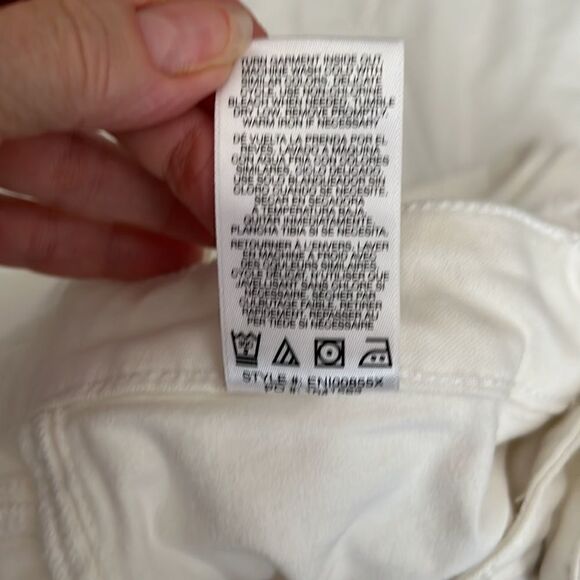 Kensie sz 10/30 off white denim crop pants raw hem with slits at side hem EUC - Picture 12 of 13